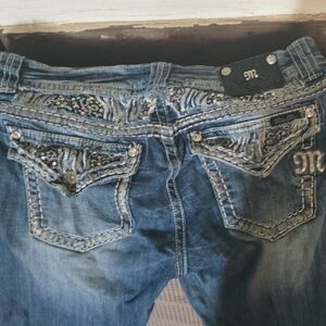 Embellished Denim Jeans with Intricate Stitching